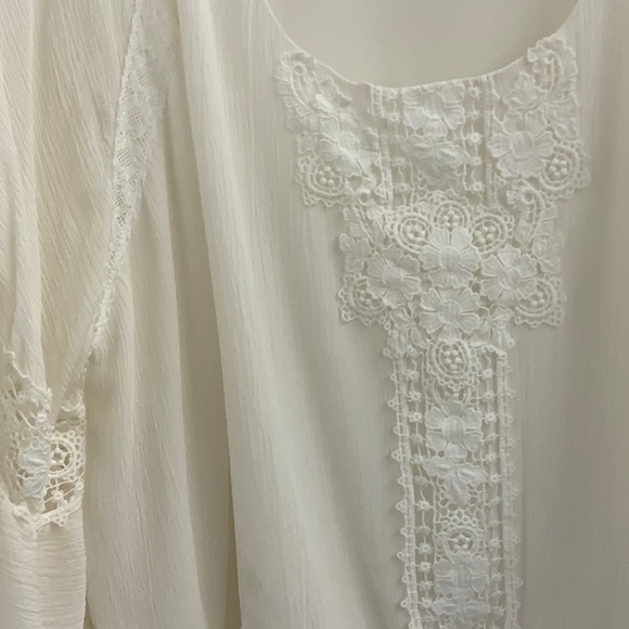 Flowing Scoop-neck 100% Silk Blouse with Lace Insets by Leifsdottir for 6, 8, 10 - Picture 2 of 15